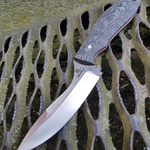 Evo model in Bohler N690 and black canvas micarta Evo model in Bohler N690 and black canvas micarta