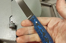 A Pro Guide commissioned in Sanvik 14C28N and black/blue G10